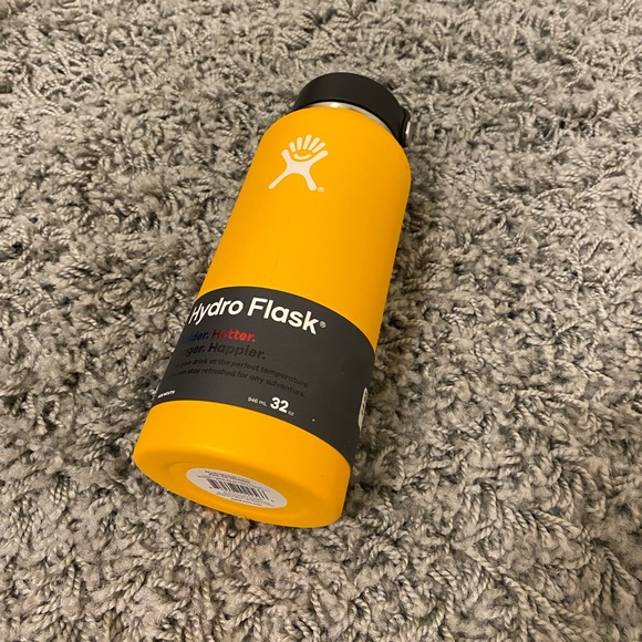 NWT 32oz Hydroflask in Mango - Picture 2 of 2
